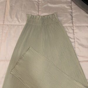 Boohoo stone color pleated pants